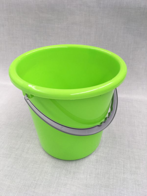 Round bucket with plastic handle